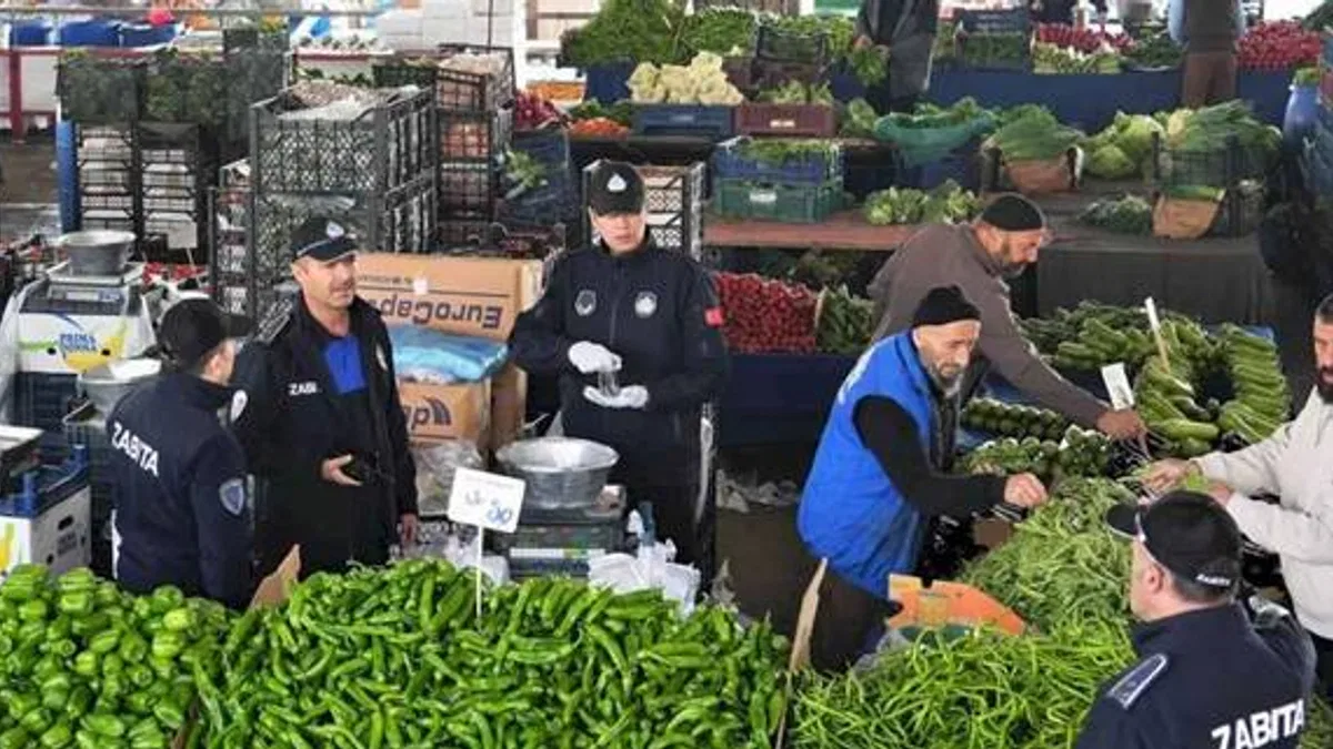 Zabıtadan semt pazarlarına şok baskın