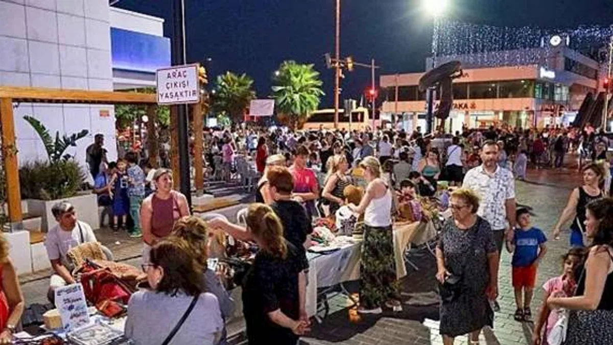 'Gece Pazarı' ile kadınların el emeği kazanca dönüştü