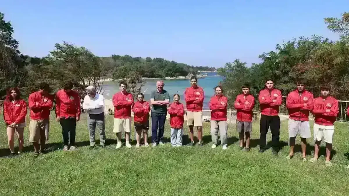 Kocaeli'de Başkan Büyükakın gençlerle ödül kampında buluştu