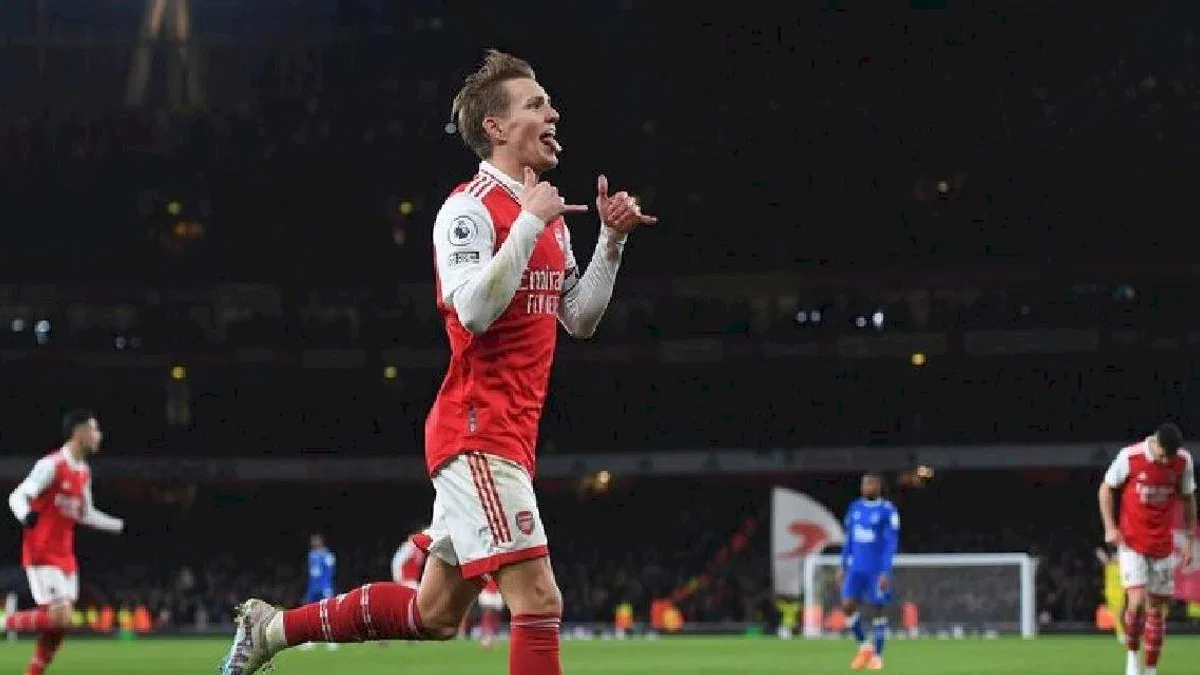 Martin Odegaard Arsenal’ı taşıyor