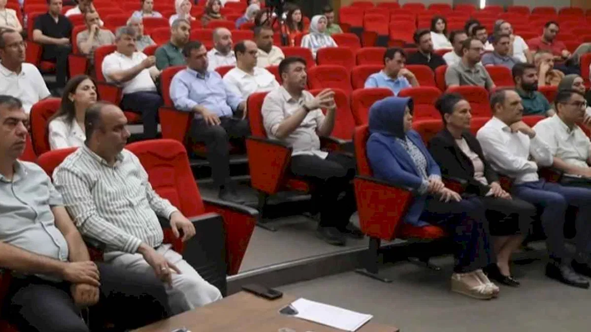 Kayseri Melikgazi personeline protokol eğitimi