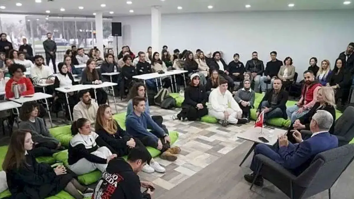 Rektör Prof. Dr. Budak, araştırma yürüten ve proje hazırlayan öğrencilerle bir araya geldi