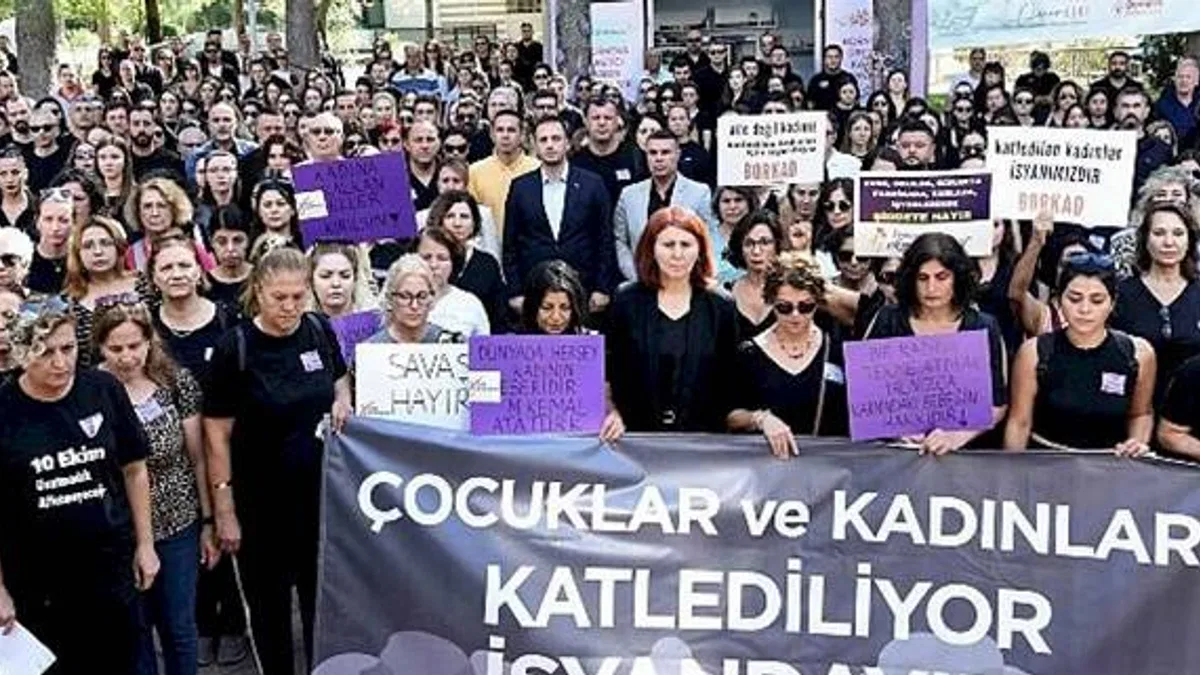 Bornovalı kadınlardan Gar Katliamı'nın yıldönümünde anma Yaşamak İstiyoruz!