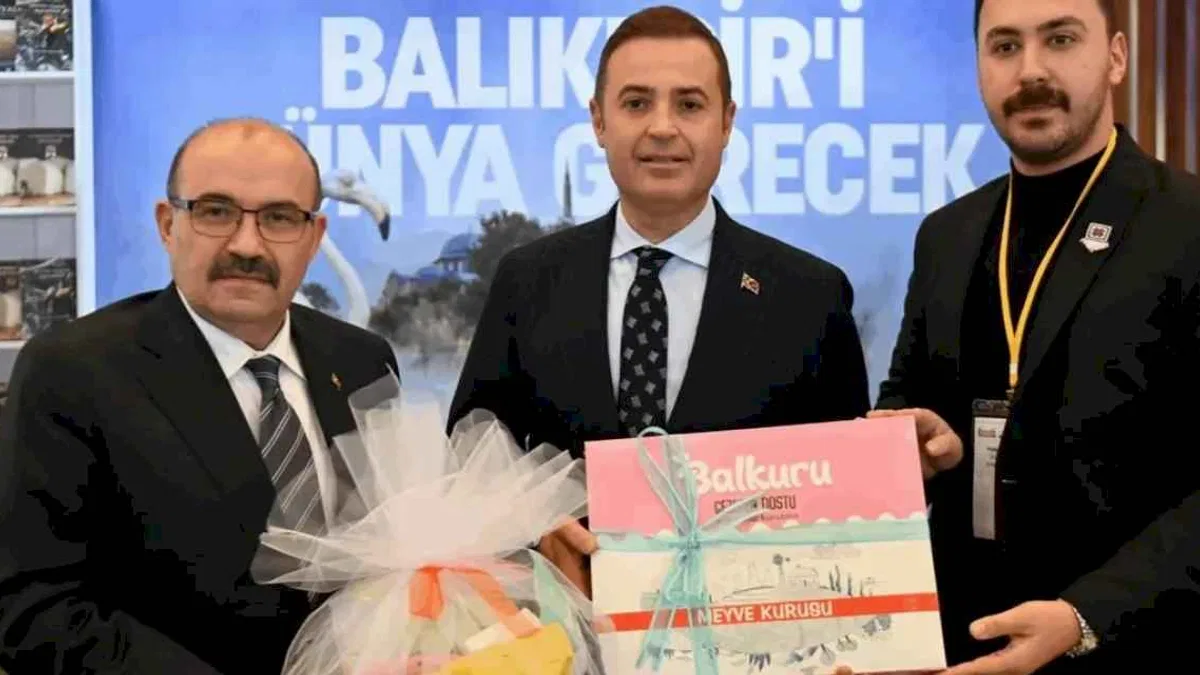 Vali Ustaoğlu, EMITT’te Balıkesir standını ziyaret etti