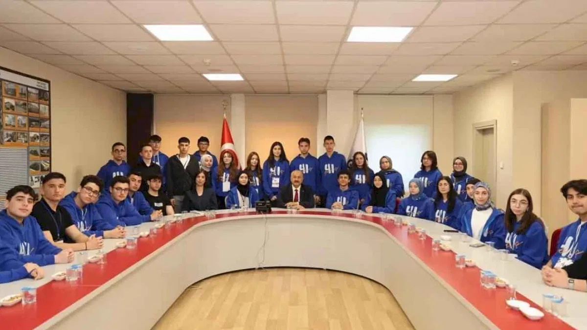 41 Genç’in başarılı öğrencileri Başkan Büyükgöz’e konuk oldu