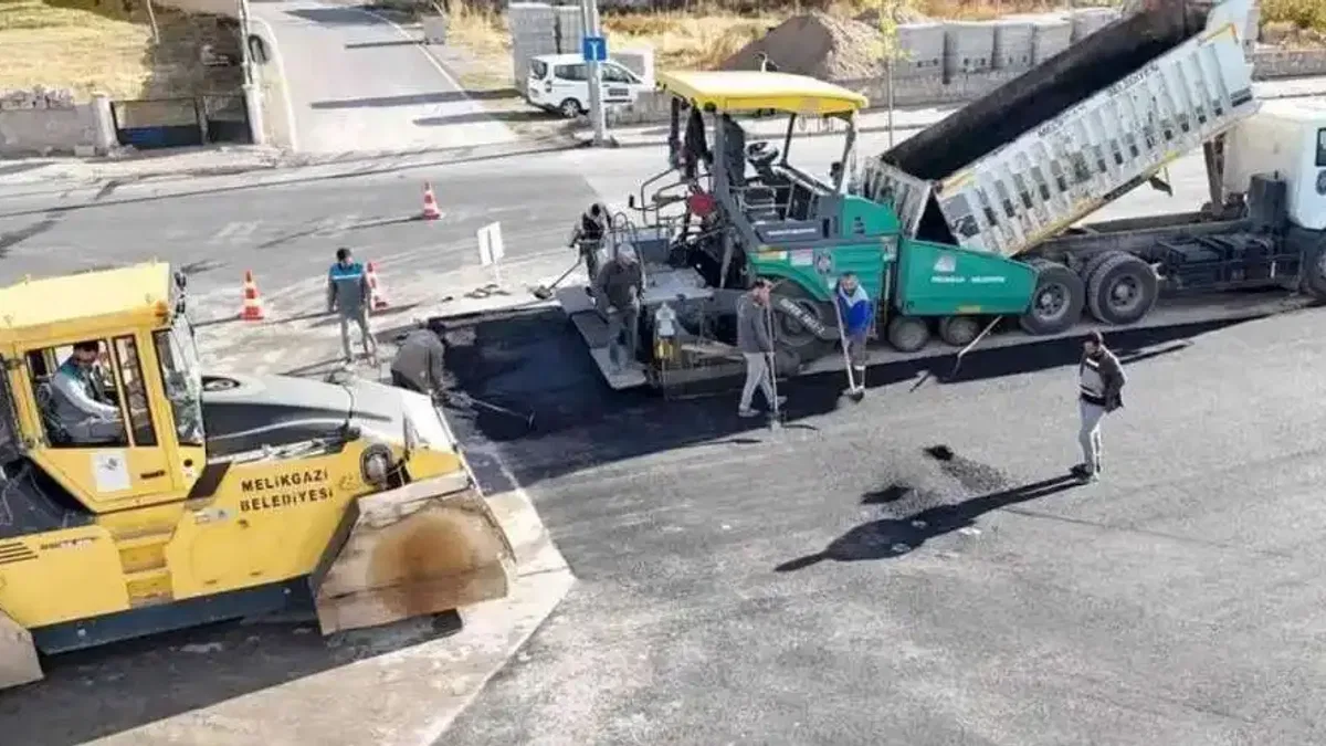 Kayseri Melikgazi'de tam gaz asfalt çalışması
