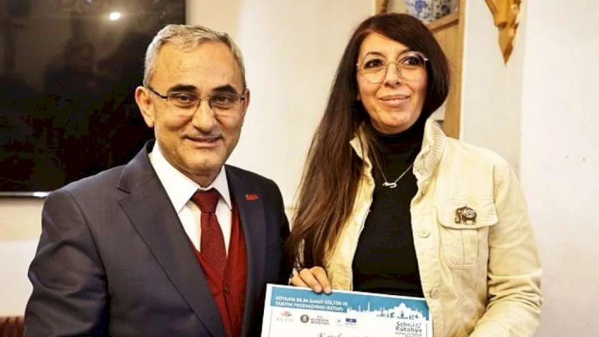 Alim Işık Sanat Konağı'nda sertifika dağıttı