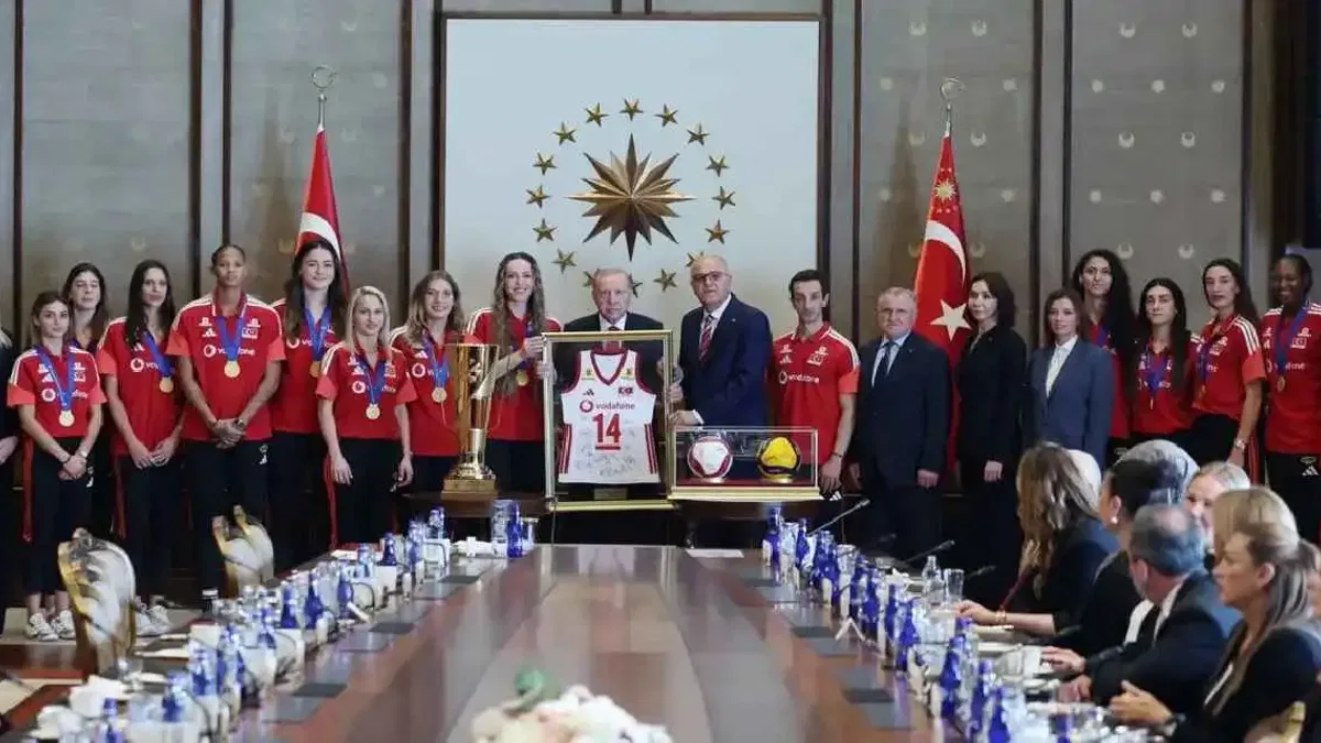 Cumhurbaşkanı Erdoğan, şampiyon voleybolcuları kabul etti
