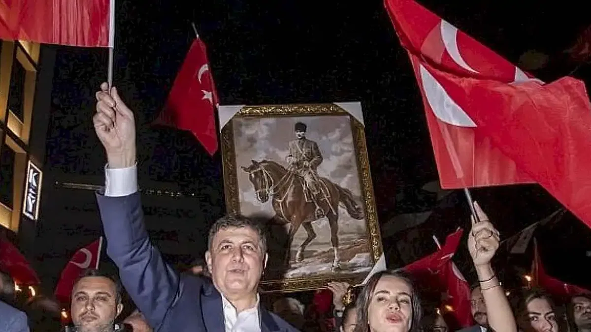 Cumhuriyet ışığı İzmir'den parladı