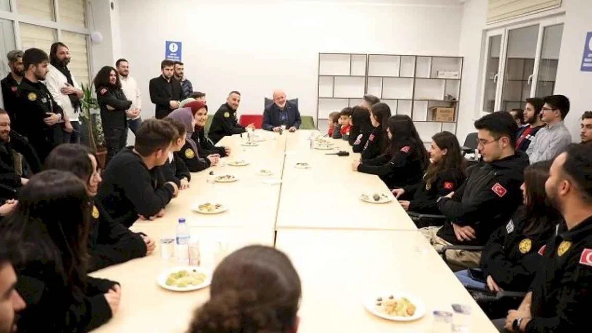 Başkan Çolakbayrakdar: “İnsan merkezli hizmet anlayışıyla çalışıyoruz”