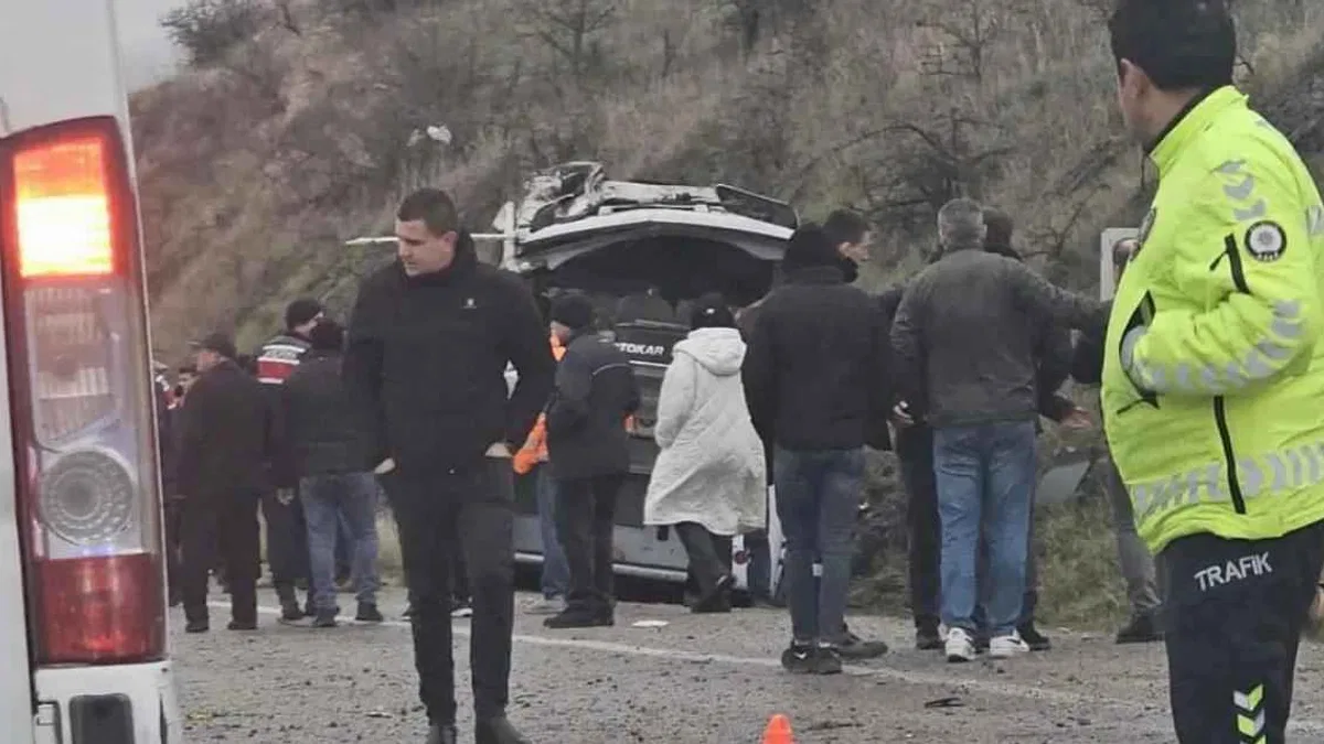 Balıkesir Gönen'de işçi servisi devrildi: 25 yaralı