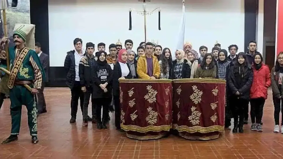 Gençler İstanbul'un Gizli Hazinelerini Keşfe Çıkıyor