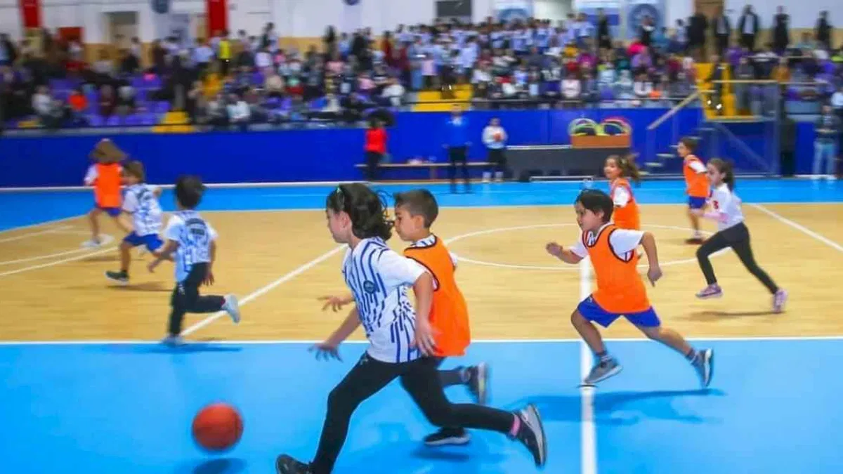 İzmir Karabağlar'da 850 minik sporcudan coşkulu sömestr