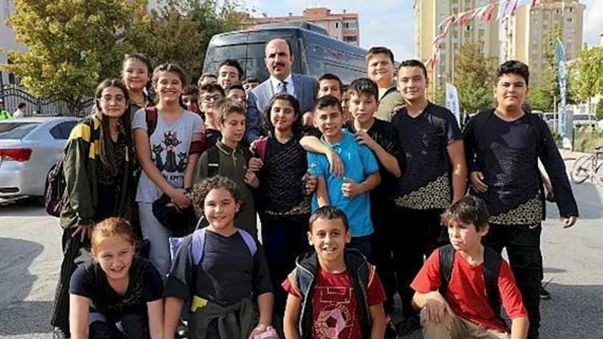 Başkan Altay Gençleri Doğum Günü Hediyeleriyle Sevindirecek
