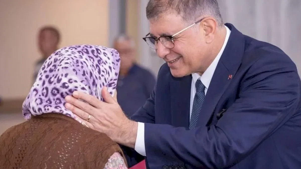 İzmir’de emekli yurttaşın imdadına Büyükşehir yetişiyor