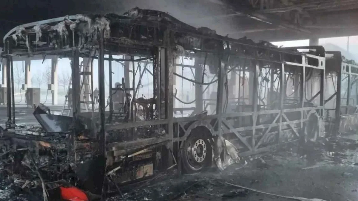 Manisa'da otobüs yangını! Ulaşımı aksatmayacak