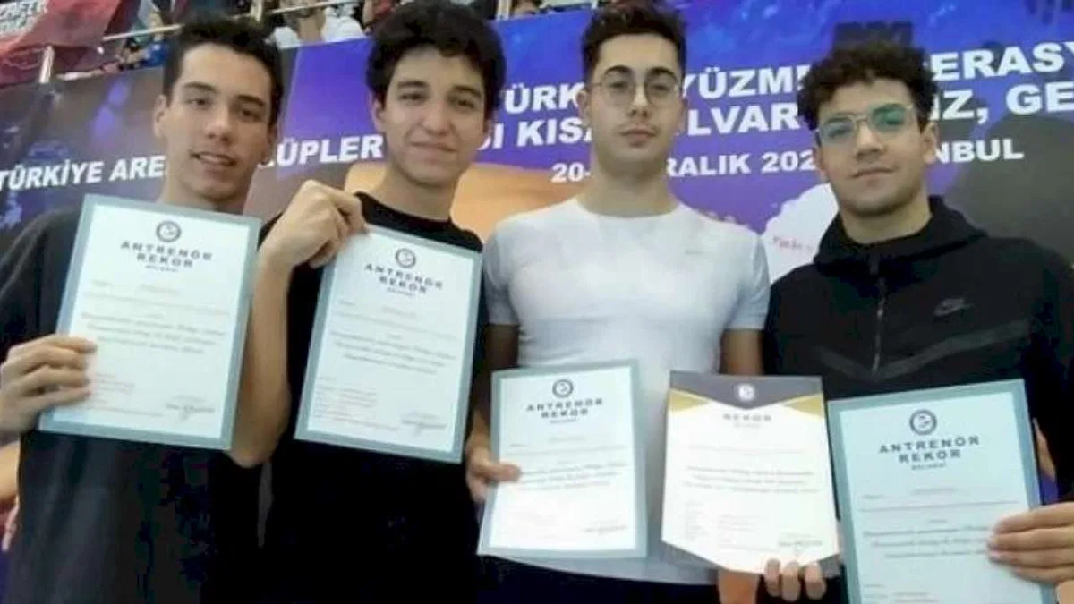 Manisalı yüzücülerden İstanbul'da başarılı performans