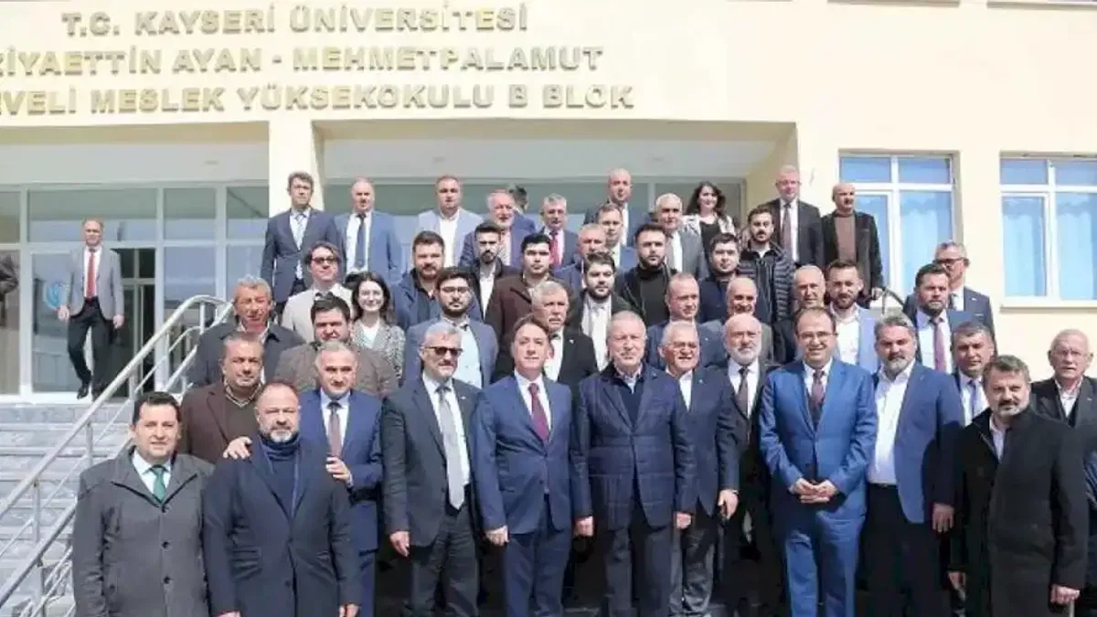 Kayseri Üniversitesi protokolle taçlandı