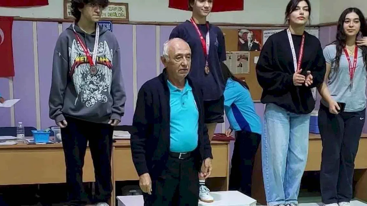 Bostanlıspor'a masa tenisinden iki madalya