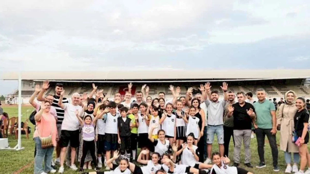 Büyükşehir’den mini voleybol şenliği
