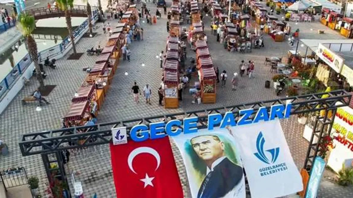 İzmir Güzelbahçe Gece Pazarı yenilenen yüzüyle açıldı
