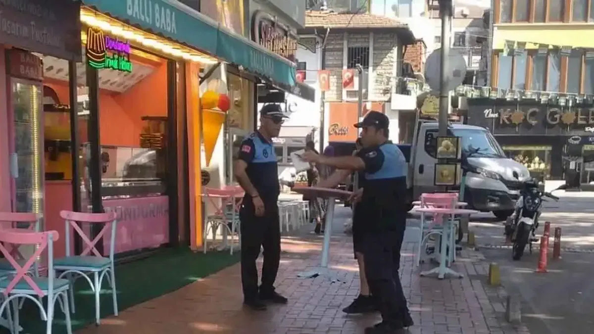 İzmit’te kaldırımlar yenileniyor