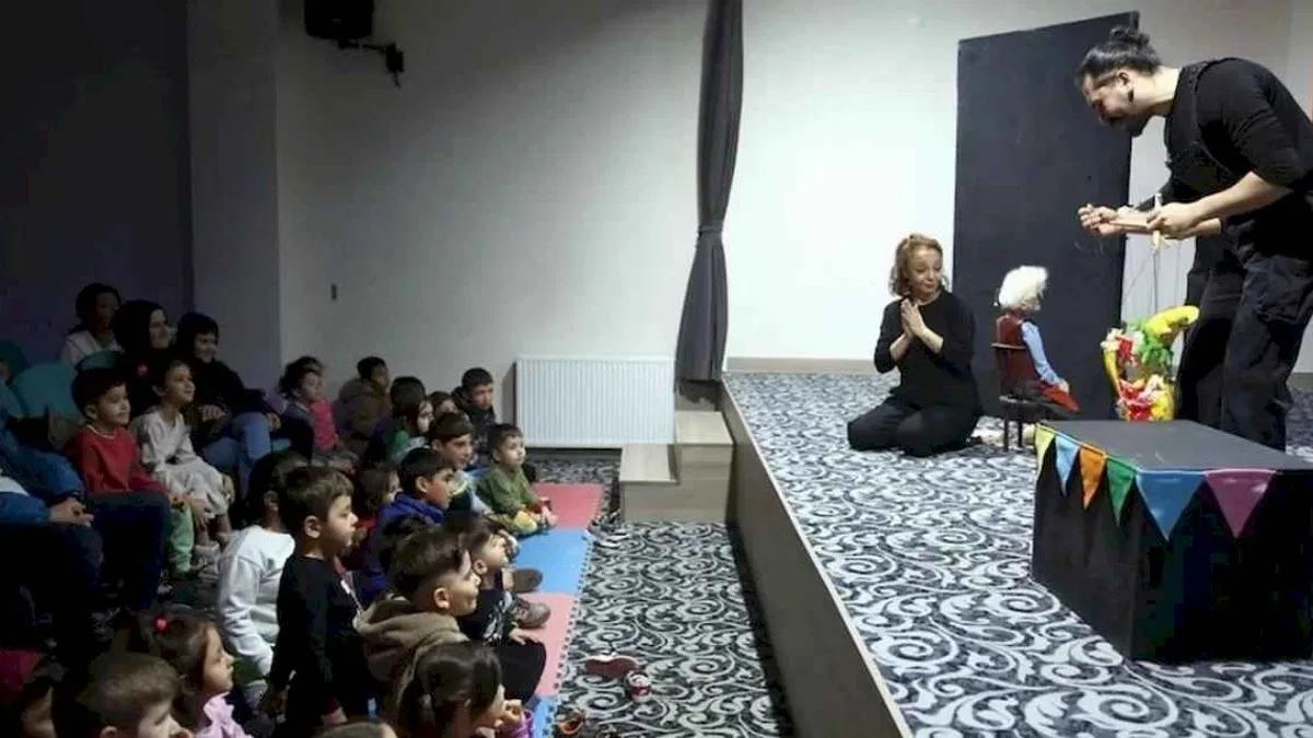 Eskişehir kırsalında çocuklara Pinokyo oyunu
