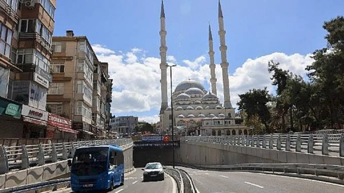 Maltepe Cumhuriyet Meydanı Altgeçidi hizmete açıldı