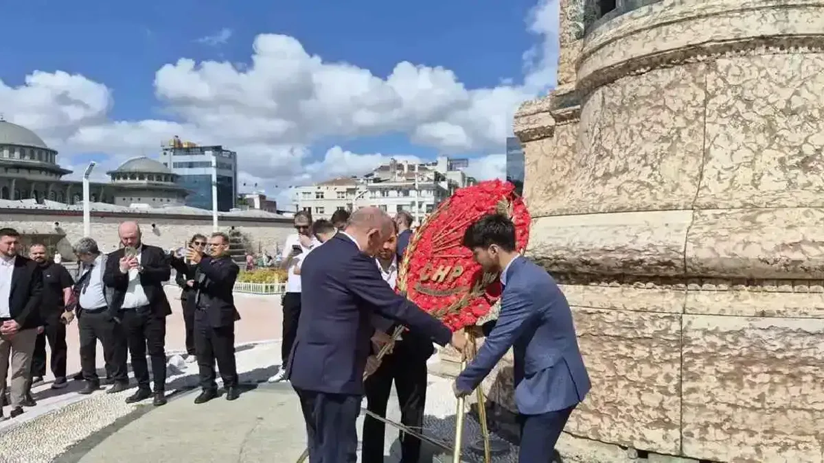 CHP İstanbul Taksim'de buluştu... Gürsel Tekin’den 9 Eylül'de Anıtkabir daveti