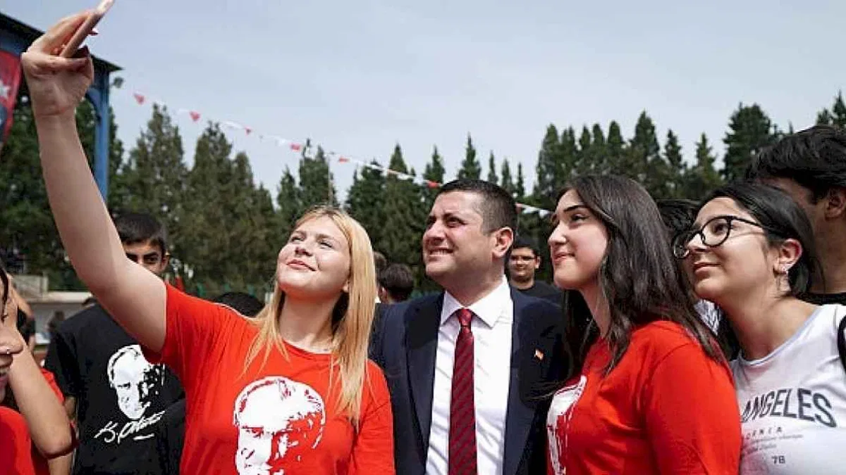 Torbalı Belediyesi'nden öğrencilere hem eğitim hem de ulaşım desteği