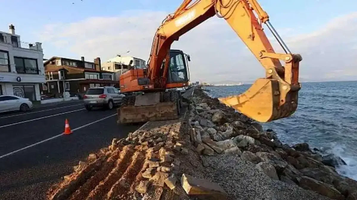 Güzelbahçe Belediyesi'nden Kanayan Yaraya Neşteri