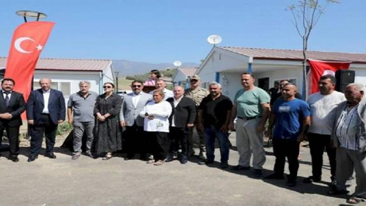 Hatay'da prefabriklerin 2. etabı teslim edildi