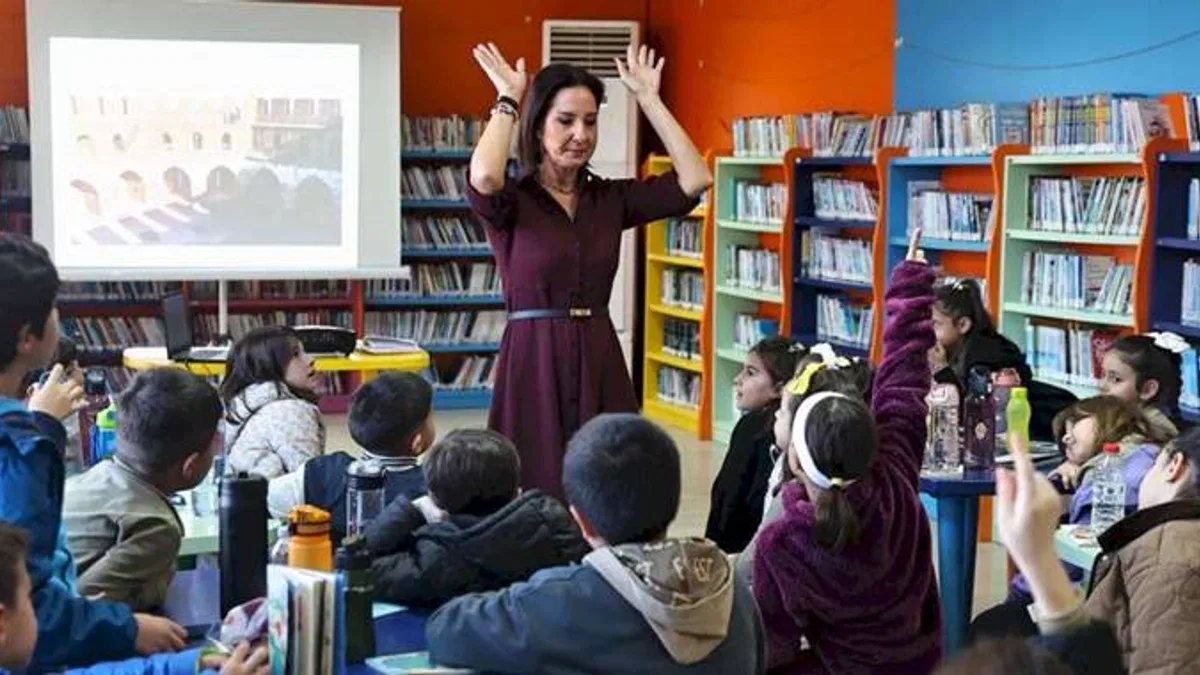 Antalya’da çocuklar kitaplarla buluşuyor