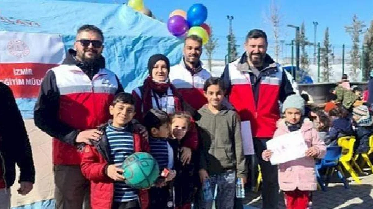 İzmir İl Milli Eğitim Müdürlüğü Psikososyal Destek İle Depremzedelerin Yüreğindeki Yaraları Sarmak İçin Çalışıyor