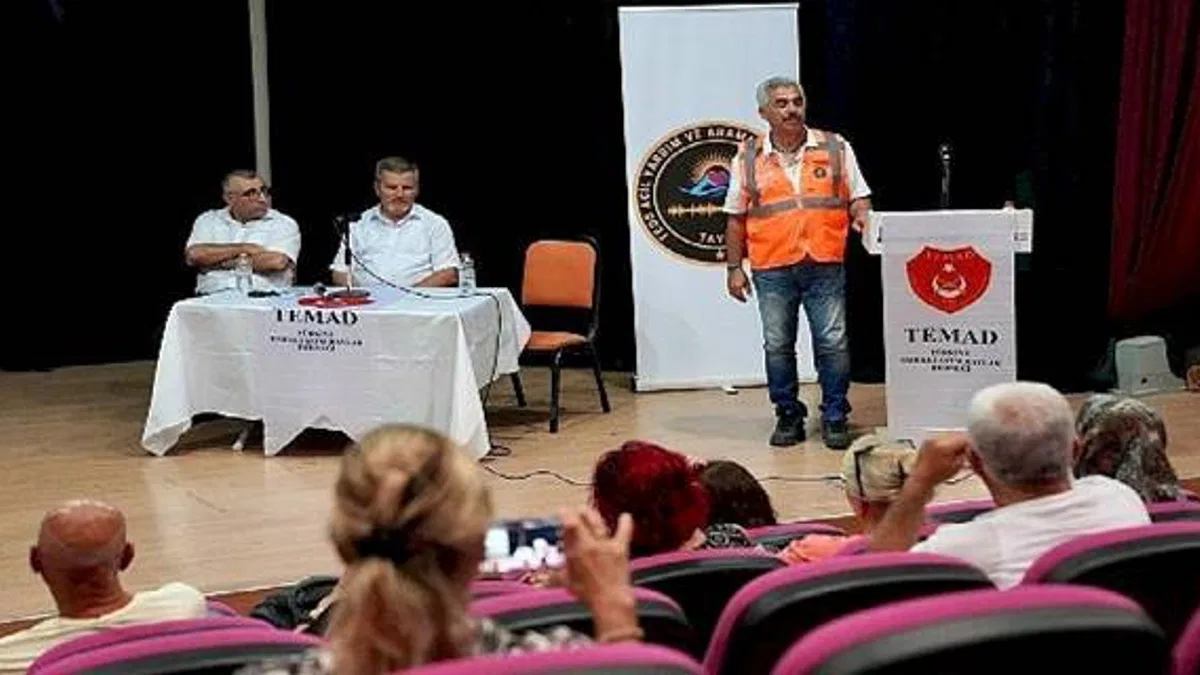 Seferihisar'da deprem konferansı yapıldı