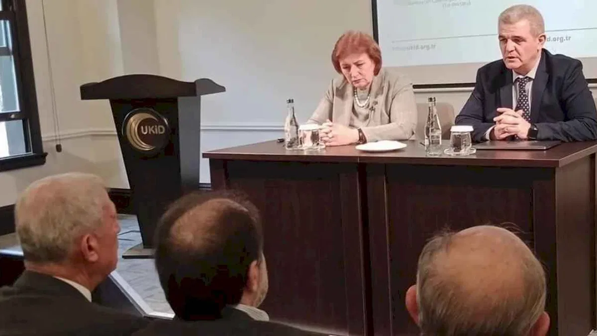 İstanbul Ümraniye'de "Batı Azerbaycan'a dönüş siyaseti" konuşuldu