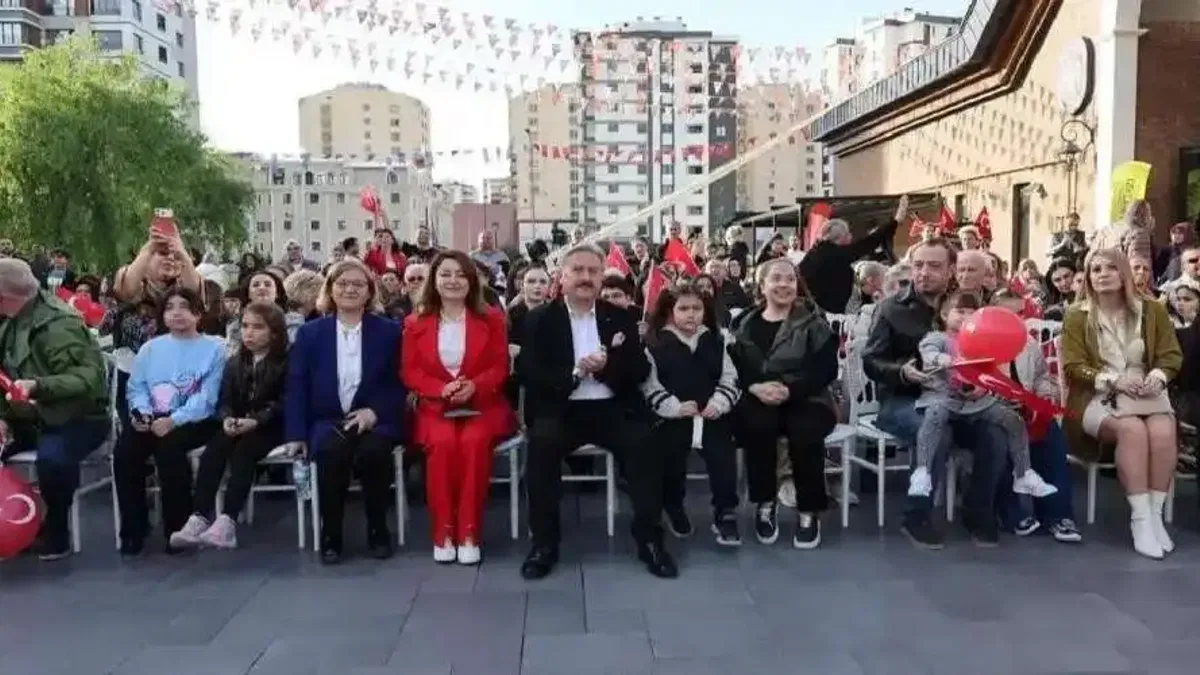 Çarşı Melikgazi'de 19 Mayıs coşkusu