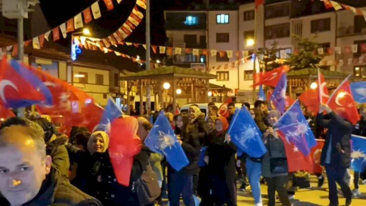 Zekiye Tekin ve kadınlar Pazaryeri sokaklarına sığmadı