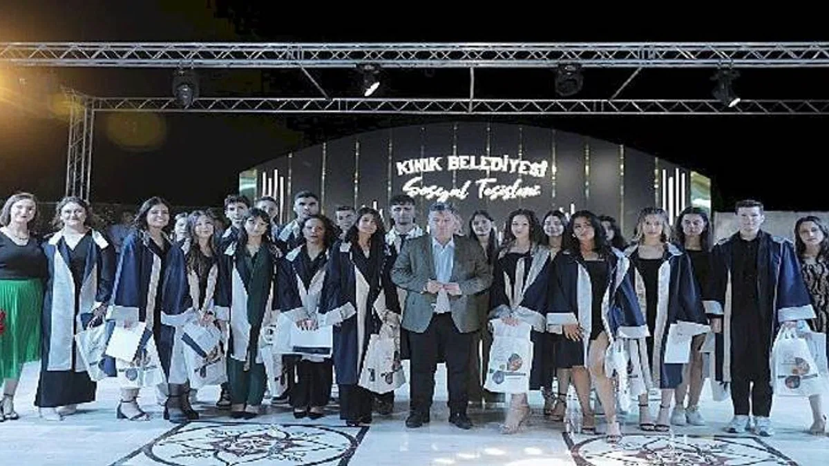 Lise Son Sınıf Mezuniyet Şöleni Kınık'ta bir başka kutlandı