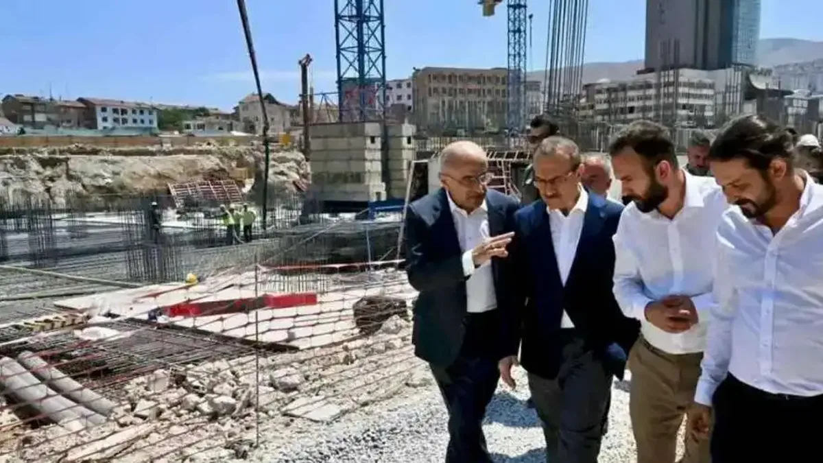 Başkan Sami Er konutlarını inceledi