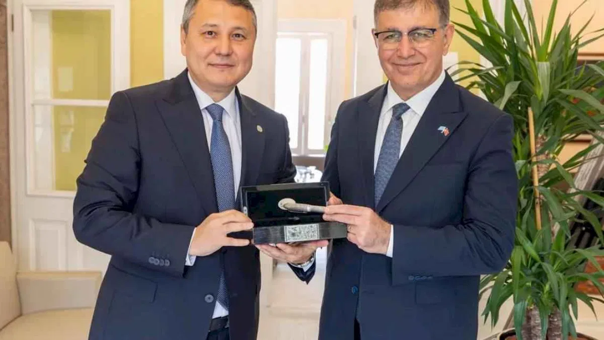 İzmir'de Kazakistan heyeti Ay Yıldızlı Konak'ta ağırlandı