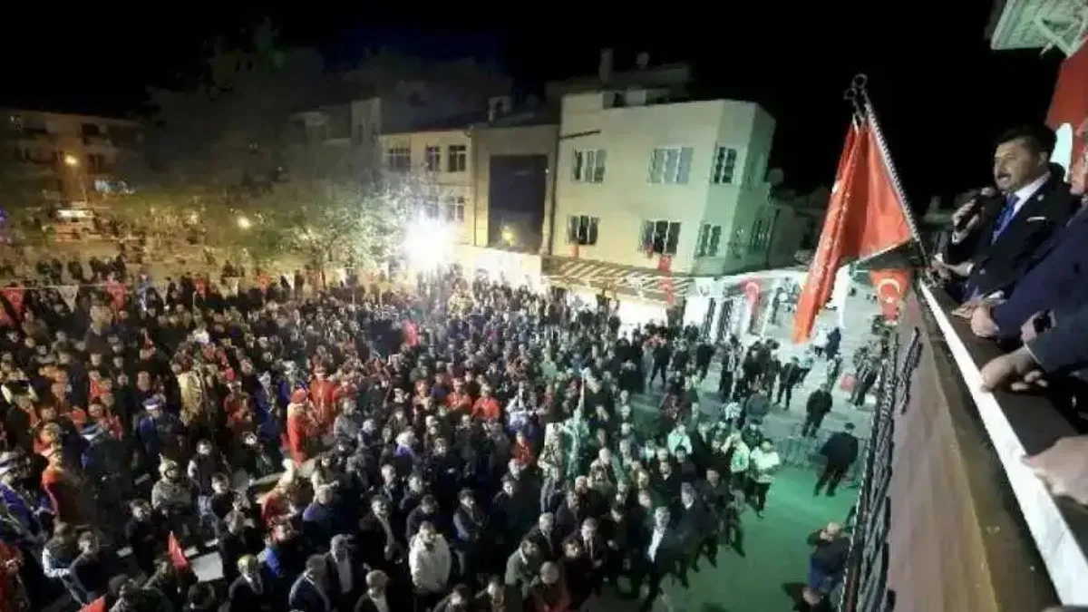 “Yenişehir’de başkan koltukları vatandaşların”
