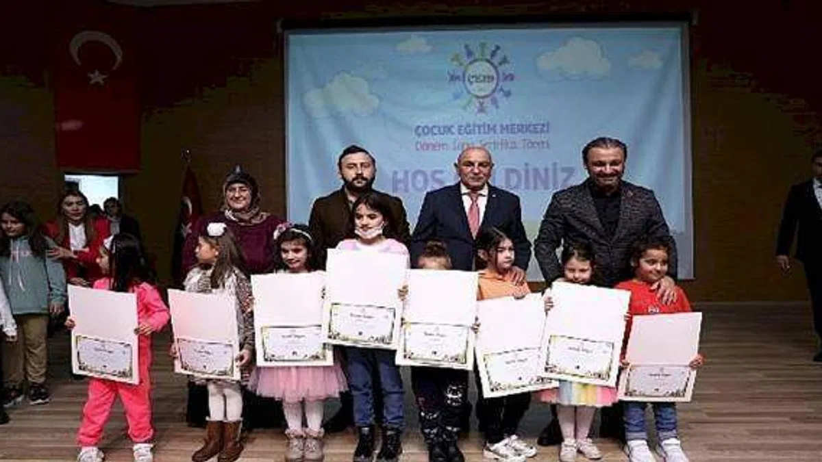 Çem'deki Minikler İlk Mezuniyet Sevincini Sertifika Alarak Yaşadı