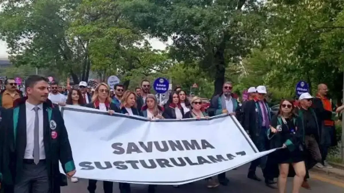 Avukatlardan 'Büyük Savunma' mitingi