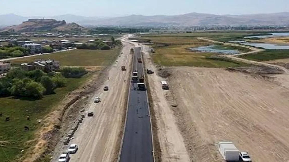 Van Sahil Yolu'nda Asfalt Çalışmaları Başladı