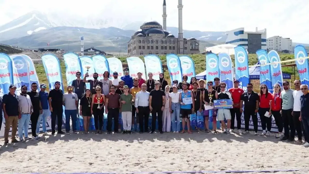Erciyes Plaj Voleybolu Turnuvası büyük heyecan yaşattı