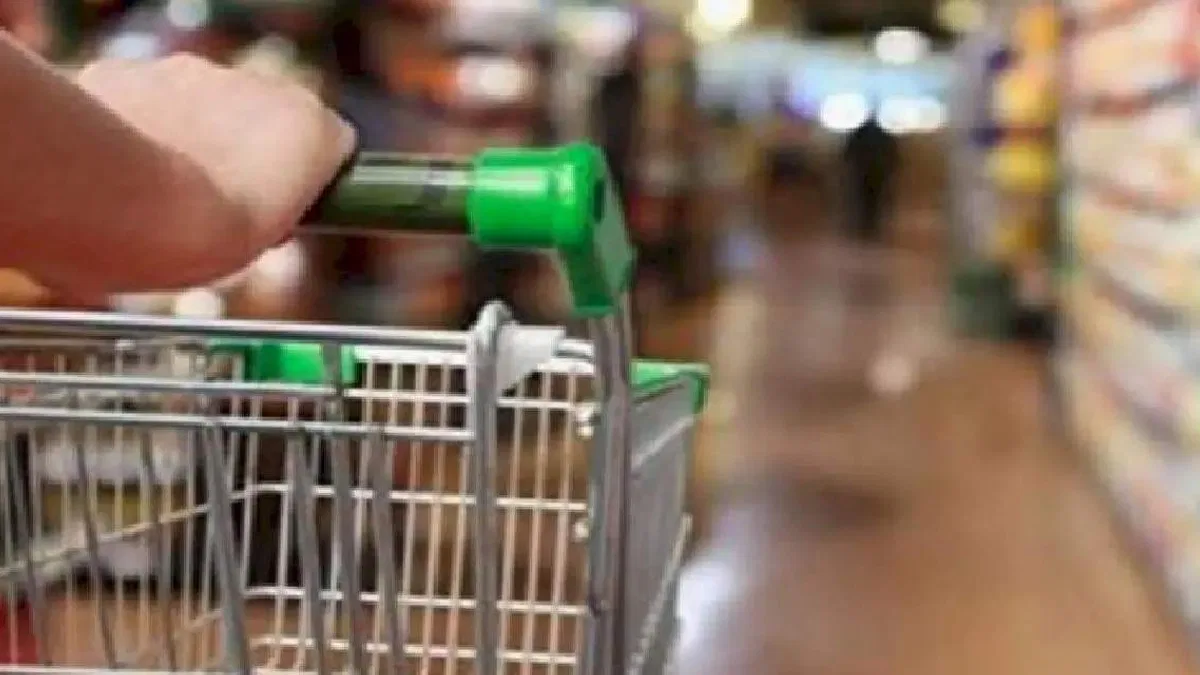Ürünler aynı, fiyatlar farklı! Bursa'da da vatandaşın gözü raflardaki fiyatlarda!
