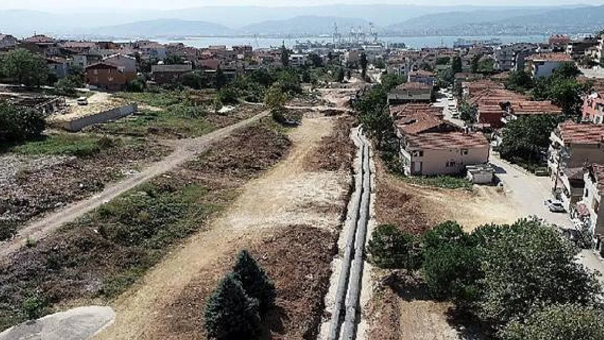Derince Köprülü Kavşak Çalışmaları kapsamında altyapı hatları deplase ediliyor
