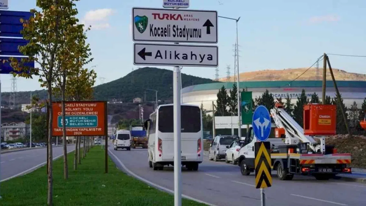 Kocaeli Stadı’nın yeni isim tabelaları monte edildi