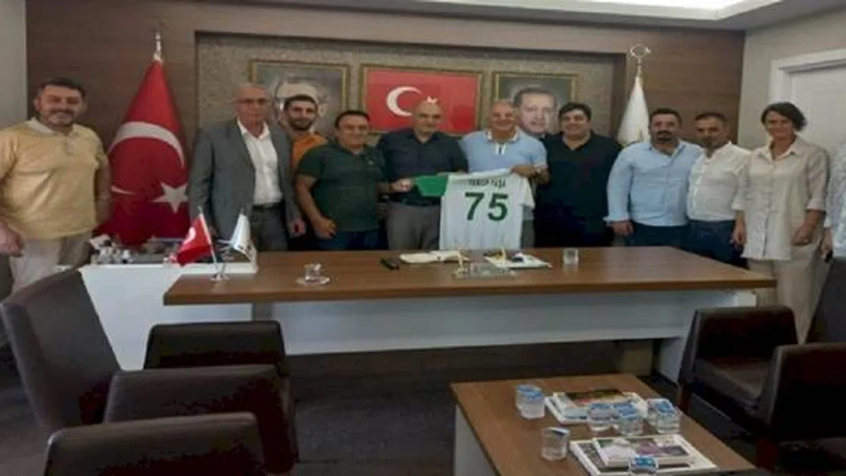 Küçük Ayasofyaspor'dan siyasilere ziyaret